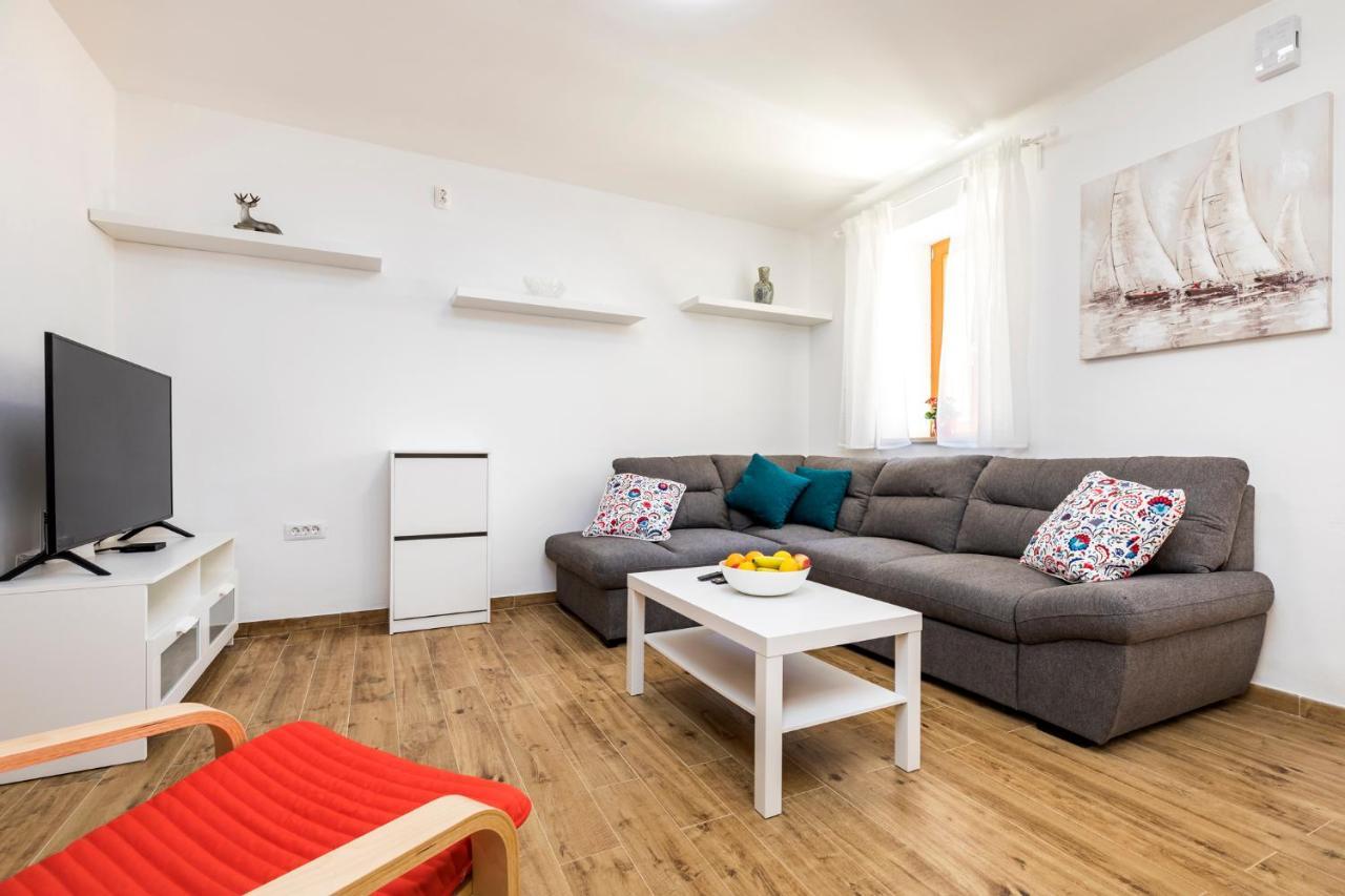 Vacation House Orange เวลิโลชิน ภายนอก รูปภาพ